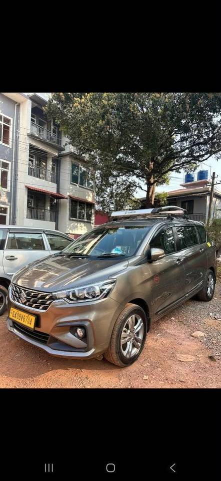 Side profile of 7-seater Ertiga tourist cab